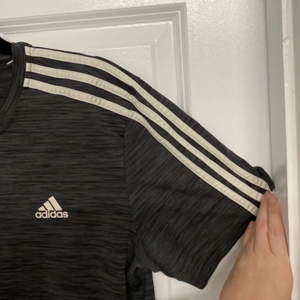 Adidas Men's Medium Climalite Athletic Shirt Charcoal Grey‎ Crew Neck